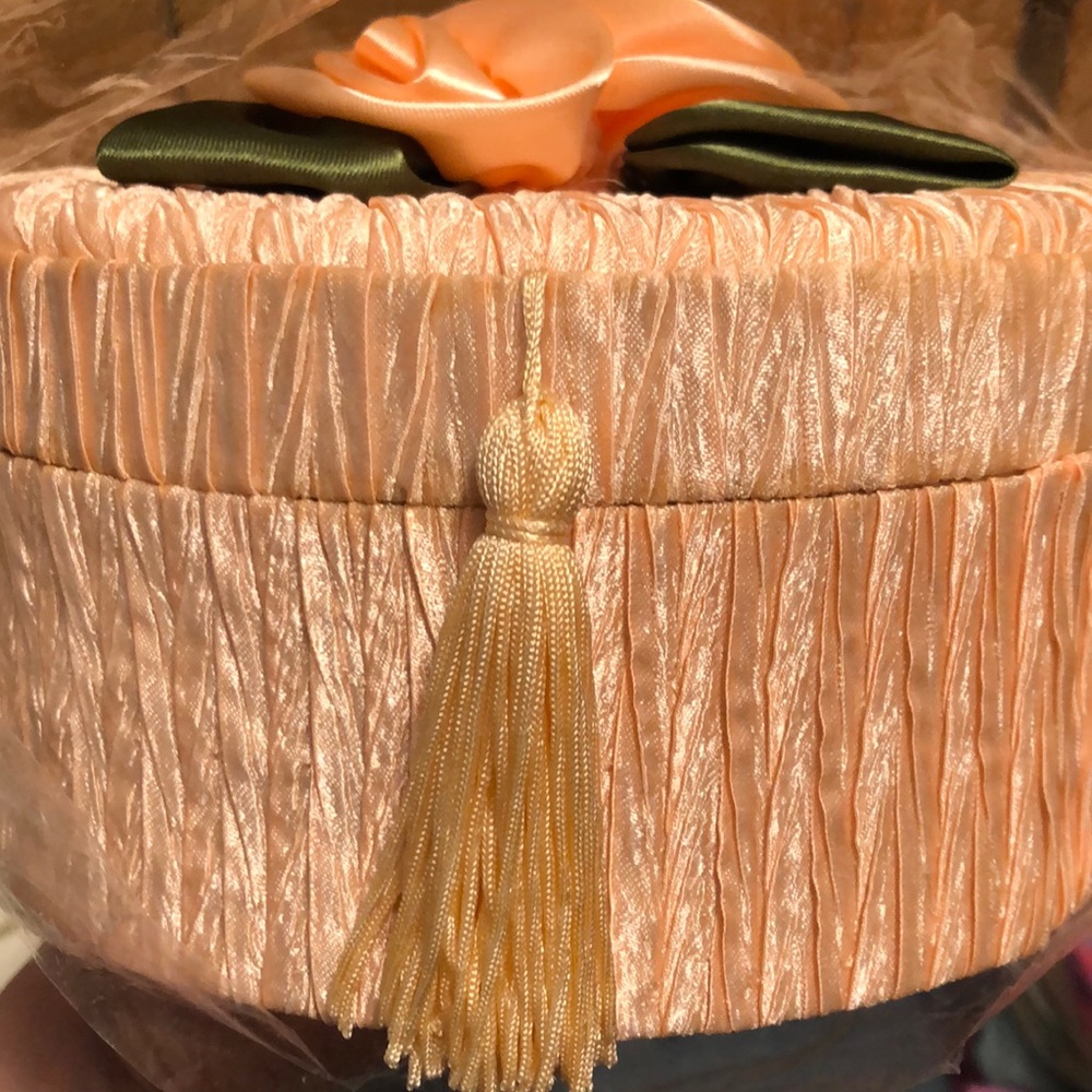 New Peach Coloured Storage Container - Picture 3 of 3